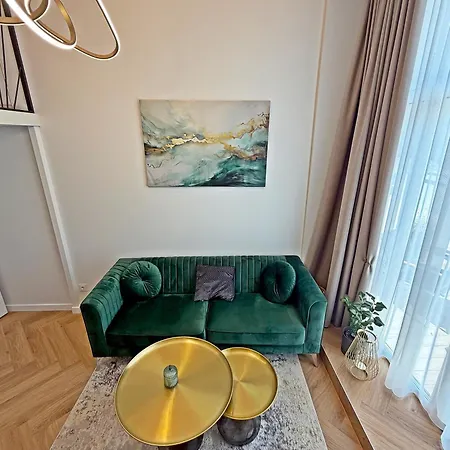 The Emerald Loft I Terrace I Free Parking *