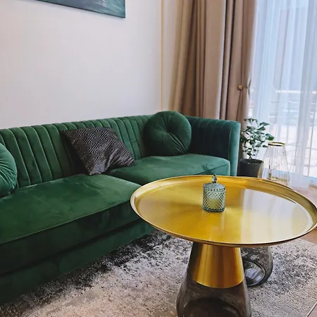 The Emerald Loft I Terrace I Free Parking *